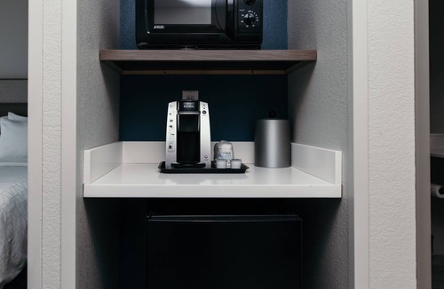 Urbandale Hotel | Holiday Inn Express and Suites Urbandale by IHG