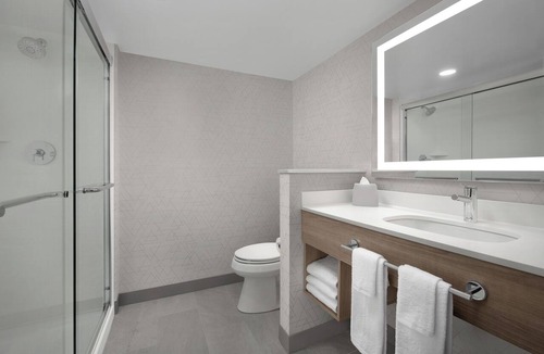Pumphrey Hotel | Holiday Inn Express Baltimore - BWI Airport NE by IHG