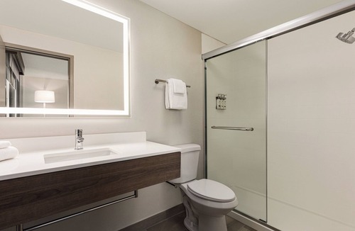 Downtown Baltimore Hotel | Holiday Inn Express Baltimore at the Stadiums by IHG