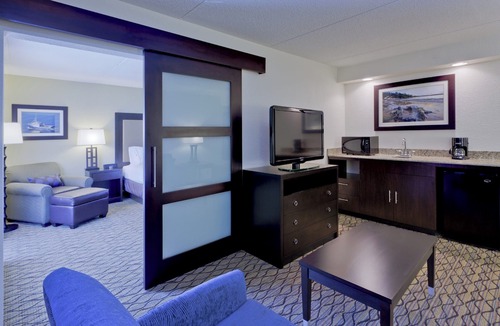 Hanover Hotel | Holiday Inn Express Baltimore-BWI Airport West by IHG