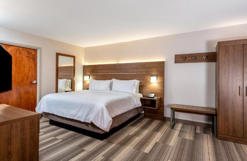 Chapel Hill Hotel | Holiday Inn Express Chapel Hill by IHG