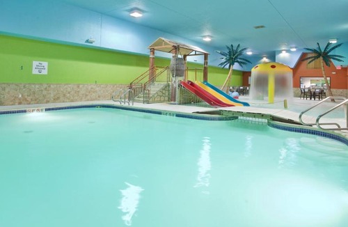 Fremont Hotel | Holiday Inn Express Fremont by IHG