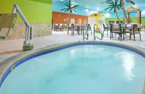Fremont Hotel | Holiday Inn Express Fremont by IHG
