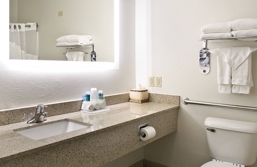 Vermillion Hotel | Holiday Inn Express Hotel & Suites Vermillion by IHG