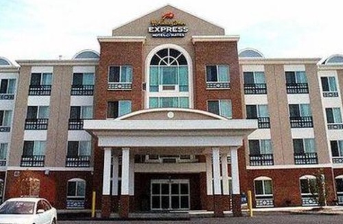 Woodbridge Hotel | Holiday Inn Express Hotel & Suites Woodbridge, an IHG Hotel