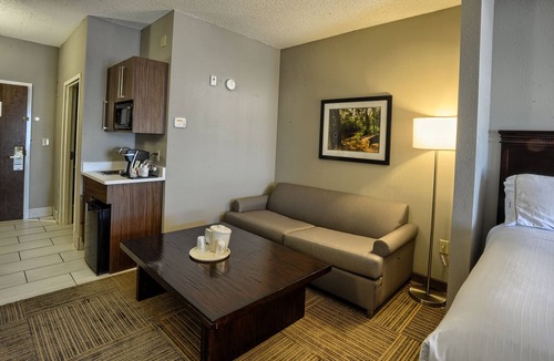 Pell City Hotel | Holiday Inn Express Hotel & Suites Pell City by IHG