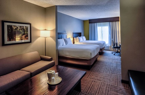 Pell City Hotel | Holiday Inn Express Hotel & Suites Pell City by IHG