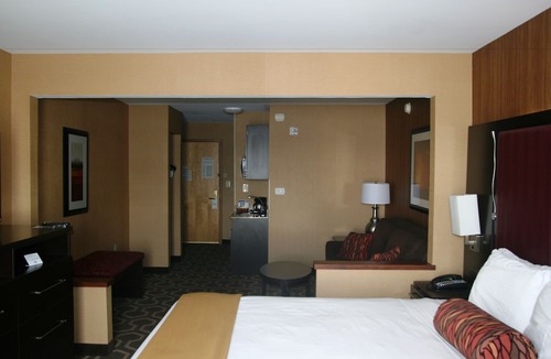 Vineland Hotel | Holiday Inn Express Hotel & Suites Vineland Millville, an IHG Hotel