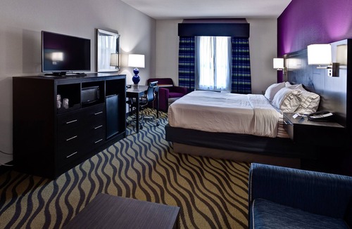 Hutchinson Hotel | Holiday Inn Express Hutchinson by IHG