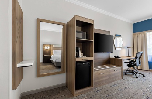 Plainsboro Hotel | Holiday Inn Express Princeton Southeast by IHG