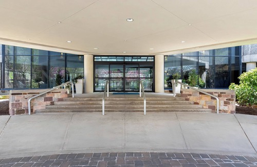 Plainsboro Hotel | Holiday Inn Express Princeton Southeast by IHG