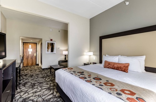 Cedar Falls Hotel | Holiday Inn Express & Suites Cedar Falls - Waterloo by IHG