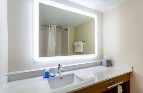 Cedar Falls Hotel | Holiday Inn Express & Suites Cedar Falls - Waterloo by IHG