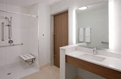 Downtown Des Moines Hotel | Holiday Inn Express & Suites Des Moines Downtown by IHG