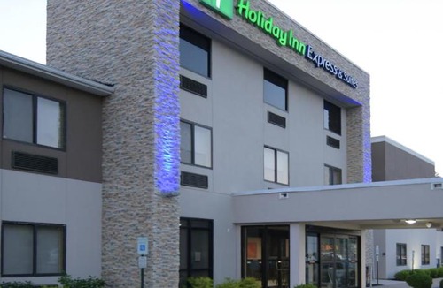 Williamstown Hotel | Holiday Inn Express & Suites - Williamstown - Glassboro by IHG