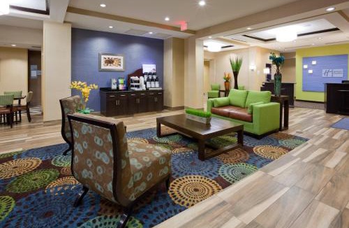 Fort Dodge Hotel | Holiday Inn Express & Suites Fort Dodge by IHG