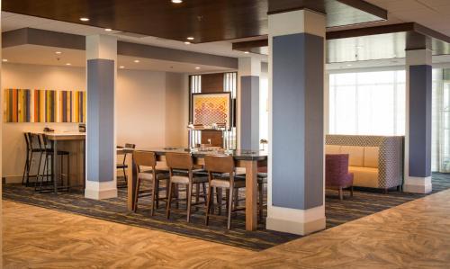 Galt Hotel | Holiday Inn Express & Suites Rock Falls by IHG