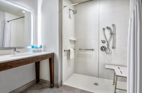 Round Rock Hotel | Holiday Inn Express & Suites Austin - Round Rock Area by IHG
