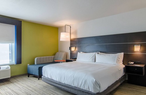 Atchison Hotel | Holiday Inn Express & Suites Atchison by IHG