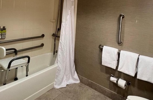 Bloomington Hotel | Holiday Inn Express & Suites Bloomington West by IHG