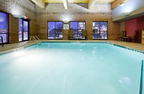 Bloomington Hotel | Holiday Inn Express & Suites Bloomington West by IHG