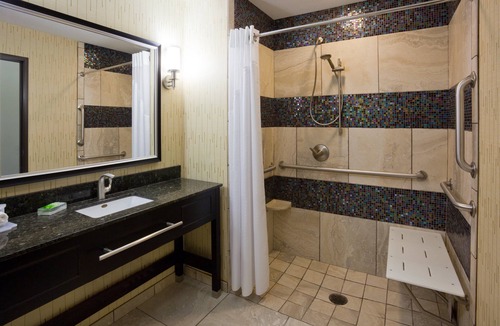 Quad Cities Hotel | Holiday Inn Express & Suites Davenport by IHG