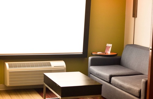 Maryville Hotel | Holiday Inn Express & Suites Maryville by IHG