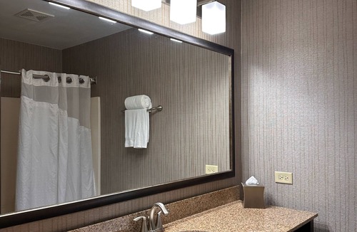Riverwoods Hotel | Holiday Inn Express & Suites Chicago-Deerfield/Lincolnshire by IHG