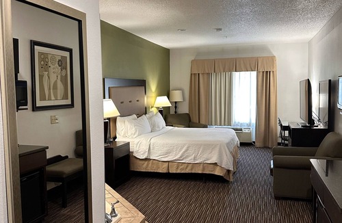 Riverwoods Hotel | Holiday Inn Express & Suites Chicago-Deerfield/Lincolnshire by IHG
