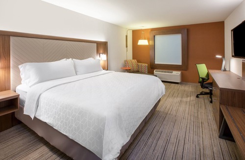 Elkhorn Hotel | Holiday Inn Express & Suites West Omaha - Elkhorn by IHG