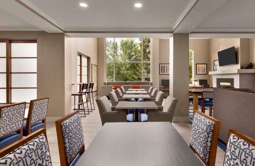 Auburn Hotel | Holiday Inn Express & Suites Auburn - University Area by IHG