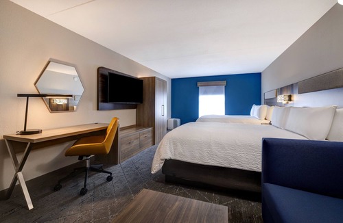 Omaha Hotel | Holiday Inn Express & Suites Central Omaha by IHG