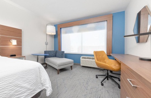 Moore Hotel | Holiday Inn Express & Suites Moore by IHG