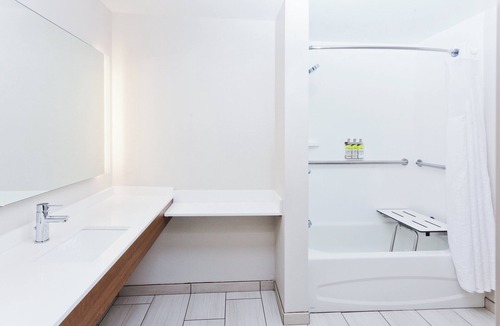 Rome Hotel | Holiday Inn Express & Suites Rome-East by IHG