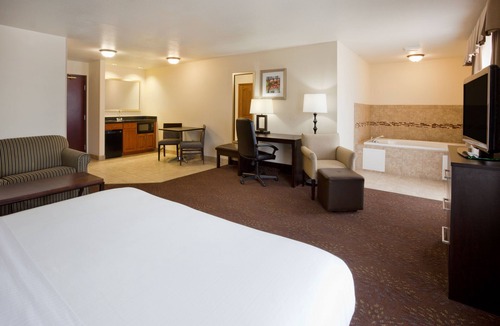 Aberdeen Hotel | Holiday Inn Express & Suites Aberdeen by IHG