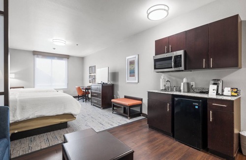 Gateway Hotel | Holiday Inn Express & Suites Austin NW - Arboretum Area by IHG