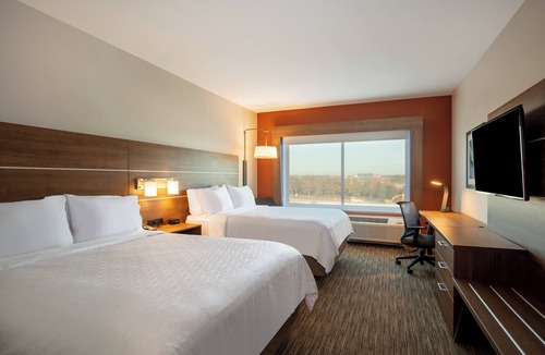 Beloit Hotel | Holiday Inn Express & Suites Beloit by IHG