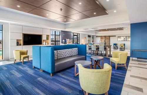Tulsa Hotel | Holiday Inn Express & Suites Tulsa East - Catoosa by IHG