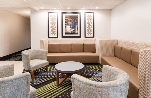 Harbison Hotel | Holiday Inn Express & Suites Columbia-I-26 @ Harbison Blvd by IHG