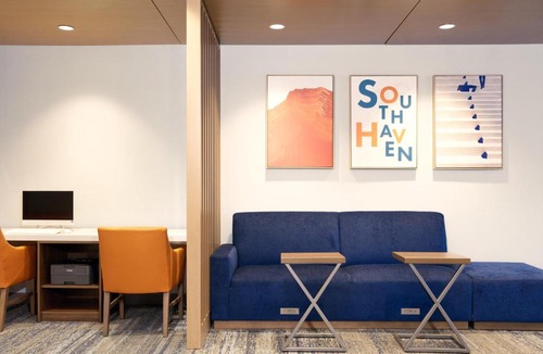 Elgin Hotel | Holiday Inn Express & Suites Elgin - Chicago Northwest
