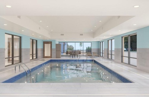 Elgin Hotel | Holiday Inn Express & Suites Elgin - Chicago Northwest
