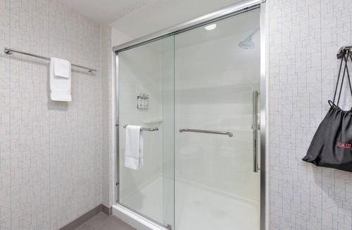 Moore Hotel | Holiday Inn Express & Suites Moore by IHG