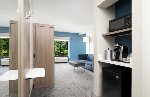 Newport Hotel | Holiday Inn Express & Suites Newport S by IHG