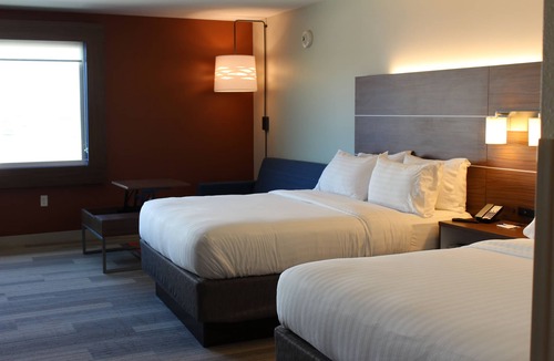 Millard Hotel | Holiday Inn Express & Suites Omaha - Millard Area by IHG