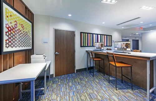 Owasso Hotel | Holiday Inn Express & Suites - Tulsa Northeast - Owasso by IHG