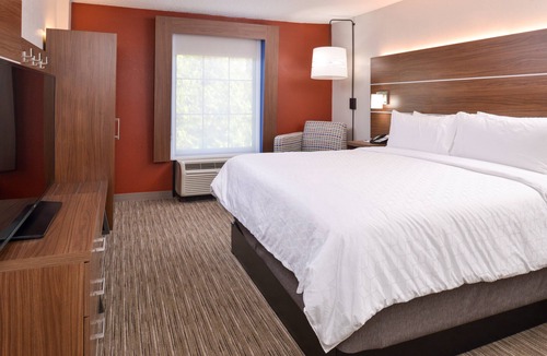 Towson Hotel | Holiday Inn Express Towson - Baltimore North by IHG