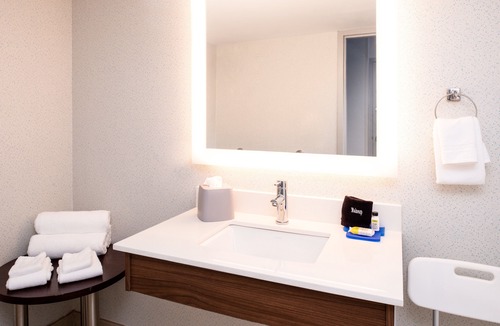 Towson Hotel | Holiday Inn Express Towson - Baltimore North by IHG