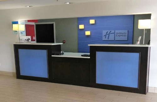 New Castle Hotel | Holiday Inn Express Trussville by IHG