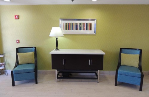 New Castle Hotel | Holiday Inn Express Trussville by IHG