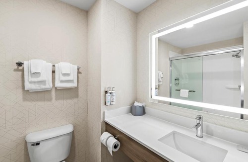Council Bluffs Hotel | Holiday Inn Express Hotel & Suites Council Bluffs - Convention Center Area by IHG